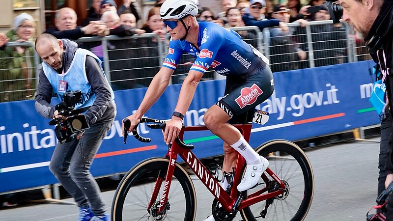 Mathieu van der Poel Milan Sanremo 2023, tags: de - CC BY-SA